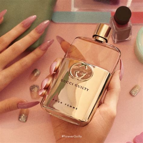 what does gucci guilty pour femme smell like